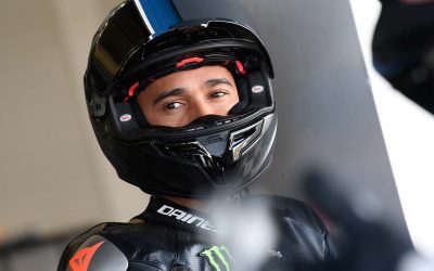 Lewis Hamilton prueba la Yamaha R1 en el Circuito de Jerez